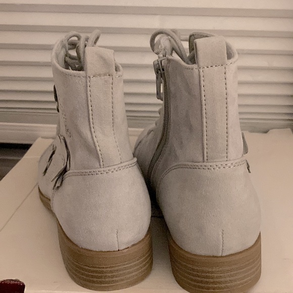 Gray Boots - Picture 4 of 5